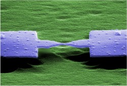 SEM picture of a breakjunction